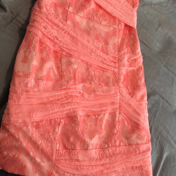 Short sexy BEBE dress - Picture 2 of 4